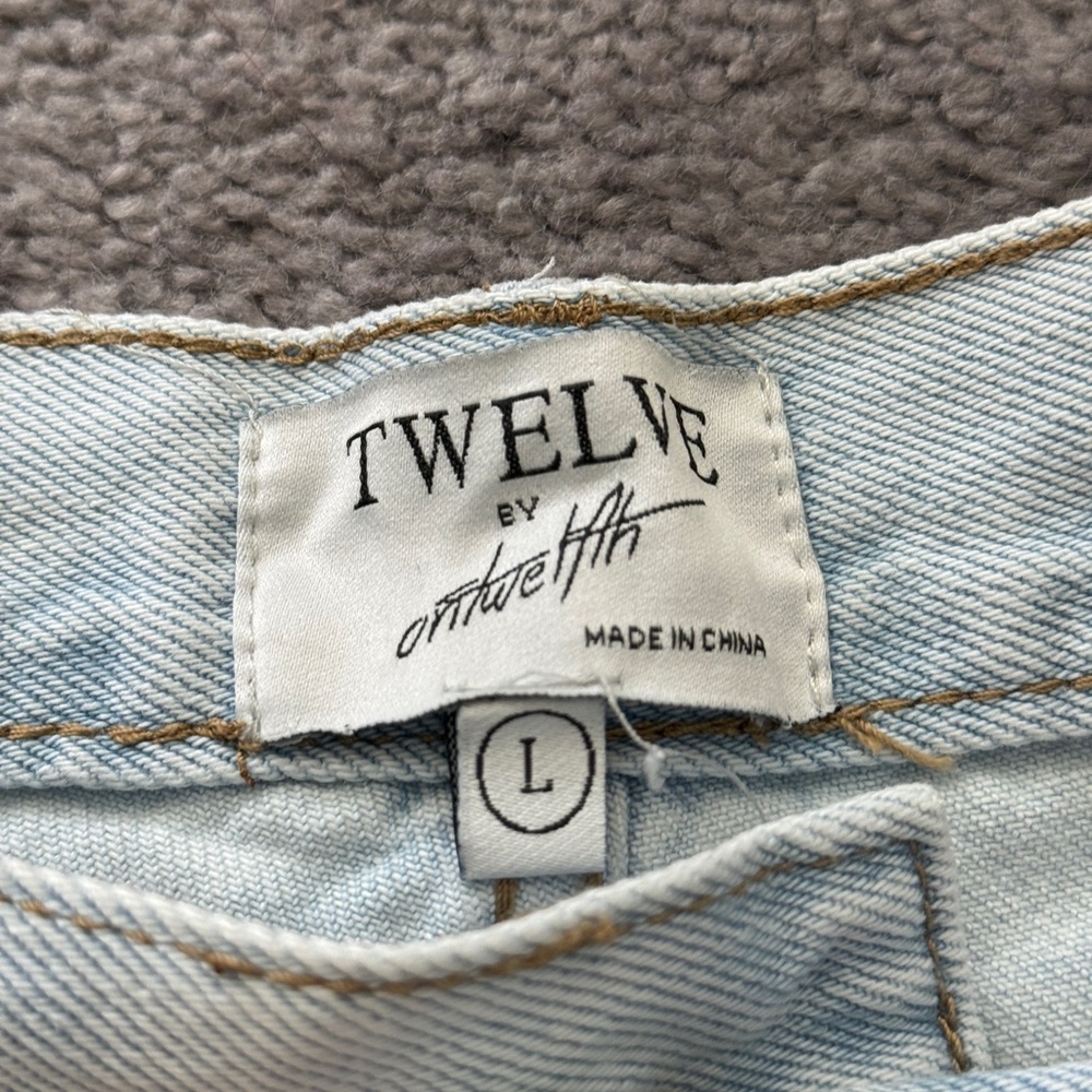 Pearl-Embellished Light Blue Fringe Denim Shorts - Picture 3 of 6